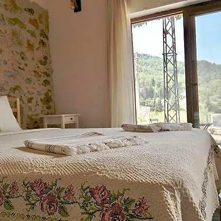 Dedehan Retreat فندق Cedit