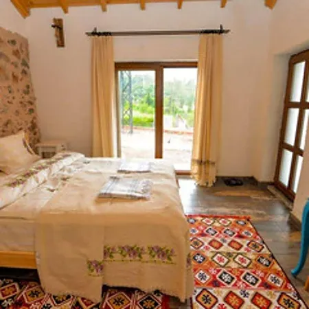 Hotel Dedehan Retreat Cedit